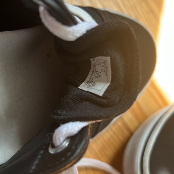 Vans - Picture 4 of 4